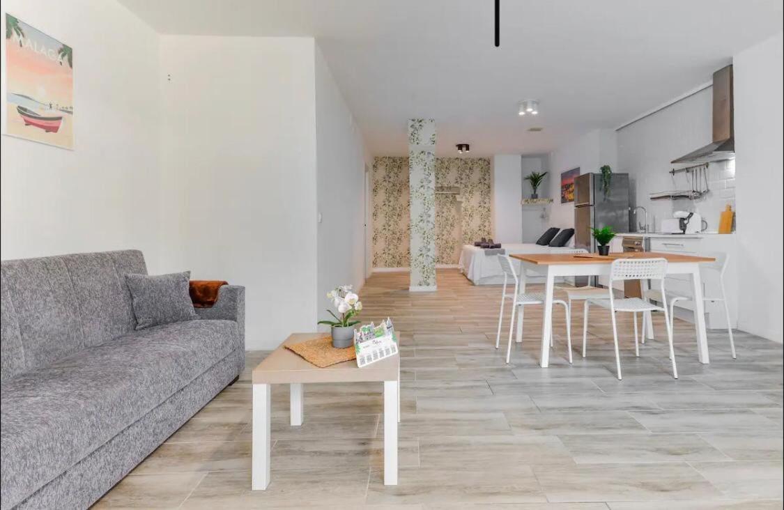 Cozy In Center- Wifi & Ac Apartment *